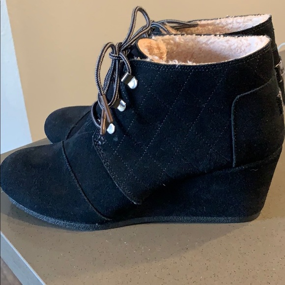 TOMS Wedge Shoes - Picture 2 of 4